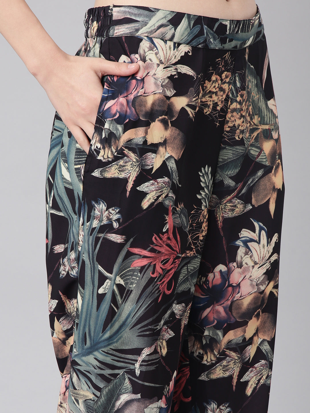 Women's Black Printed Sleeveless Co-Ords Set with Blazer