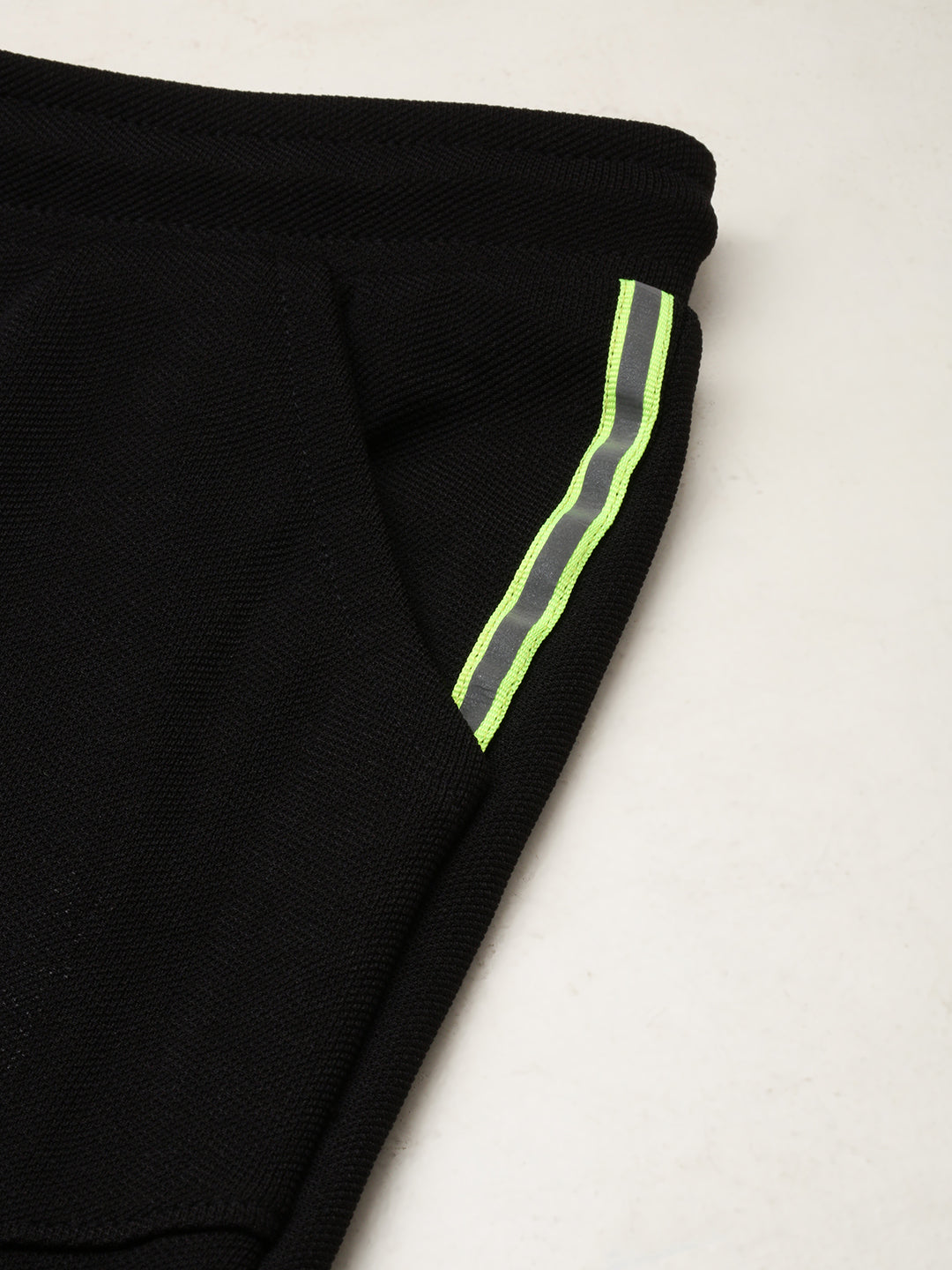 Men Black Solid Sports Shorts