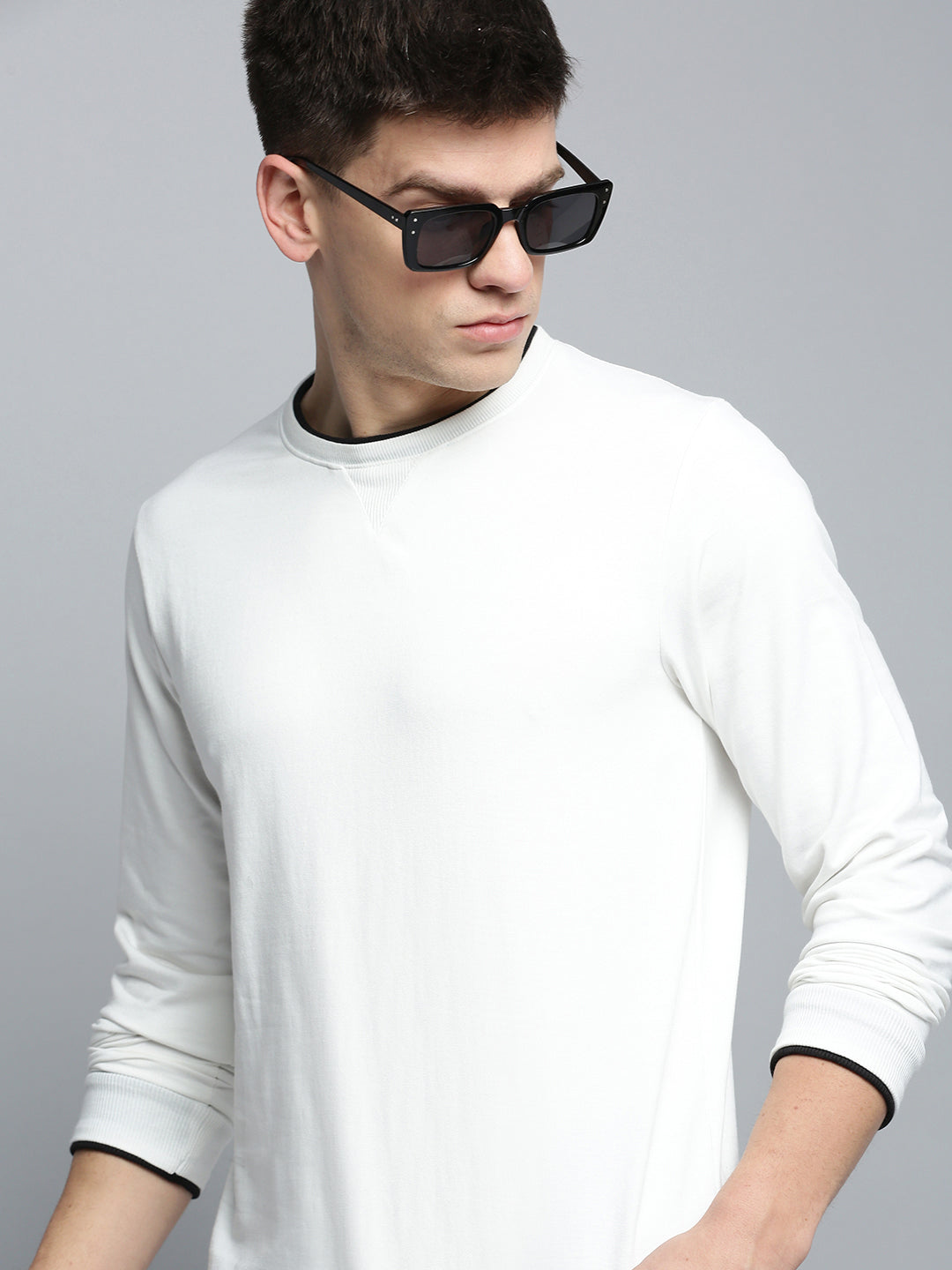 Men's White Solid Casual Sweatshirt