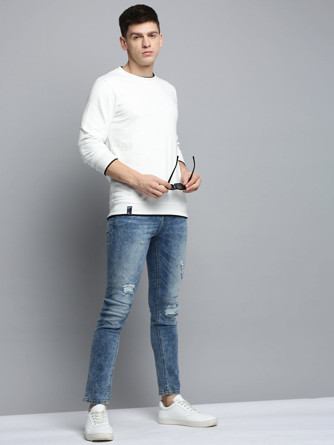 Men's White Solid Casual Sweatshirt