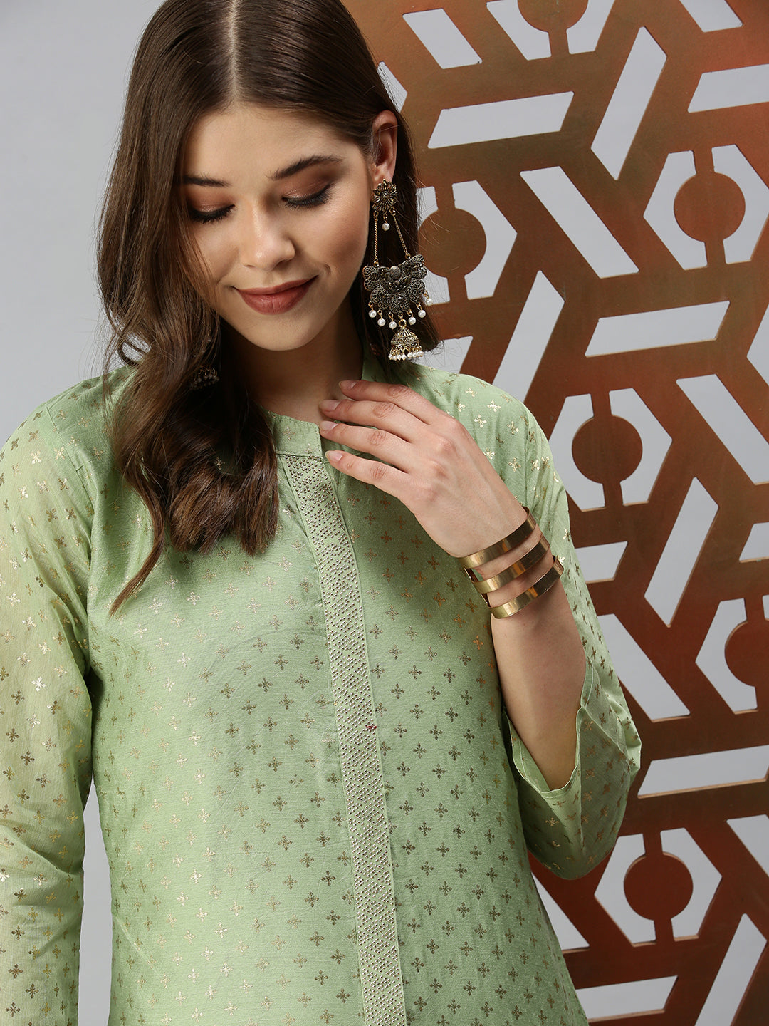 Women's Green Embellished Straight Kurta