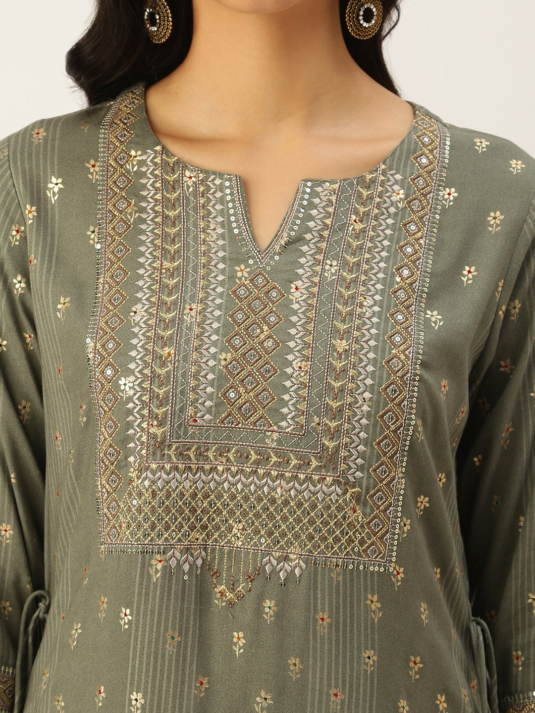 Women's Grey Ethnic Motifs Thread Work Floral Straight Cotton Kurta