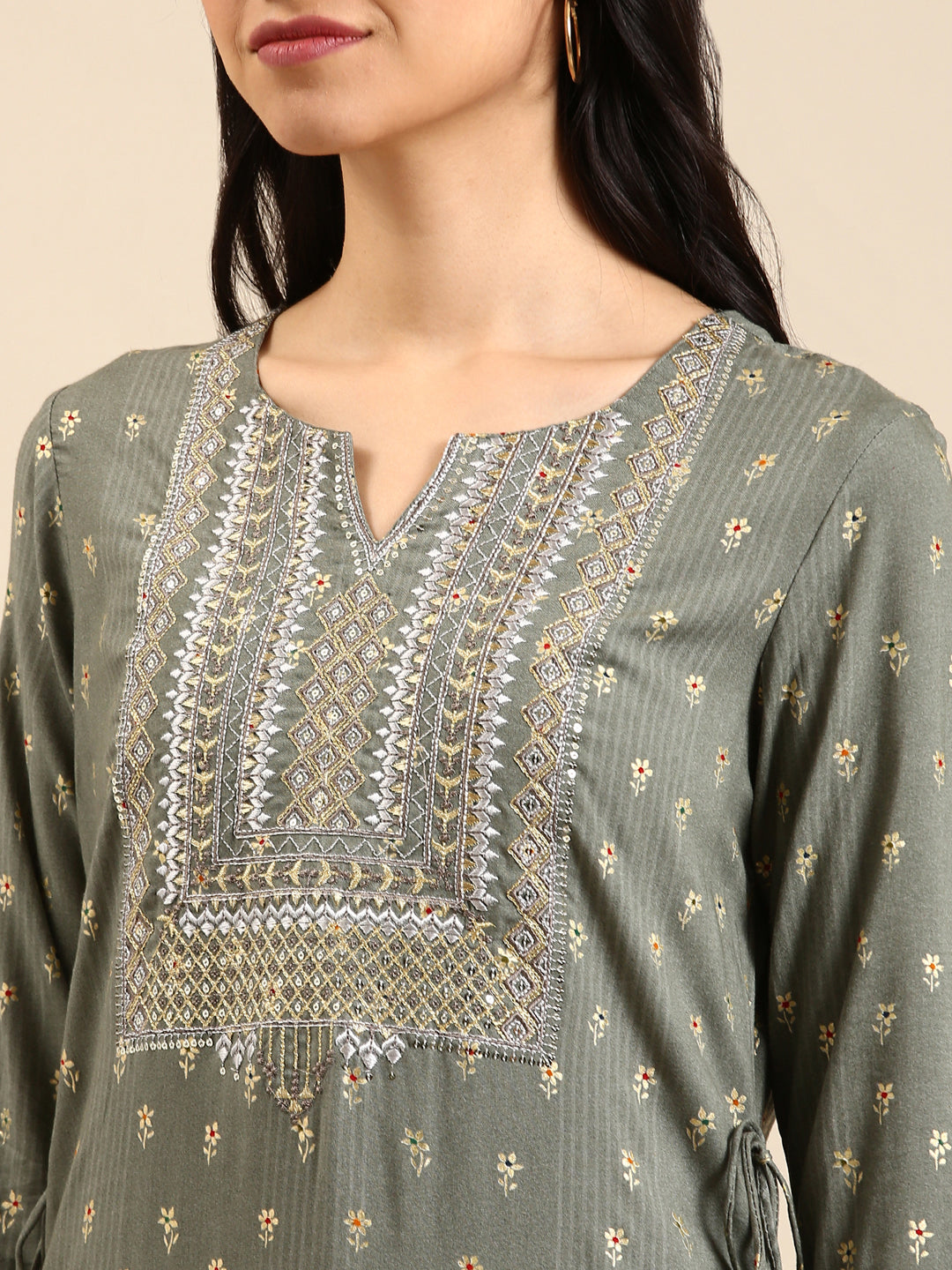 Women's Grey Ethnic Motifs Thread Work Floral Straight Cotton Kurta