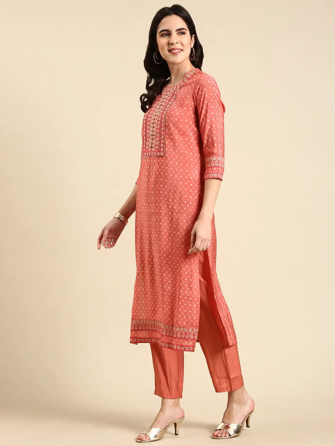 Women's Peach Floral Beads & Stones Kurta Set with Dupatta
