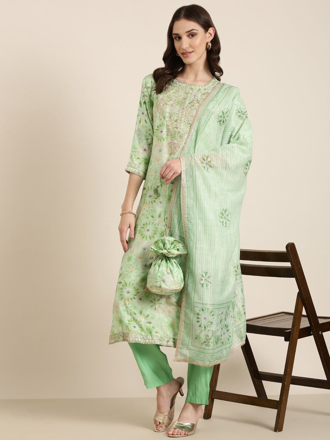 Women's Green Floral Printed Thread Work Detailed Straight Kurta Set With Dupatta