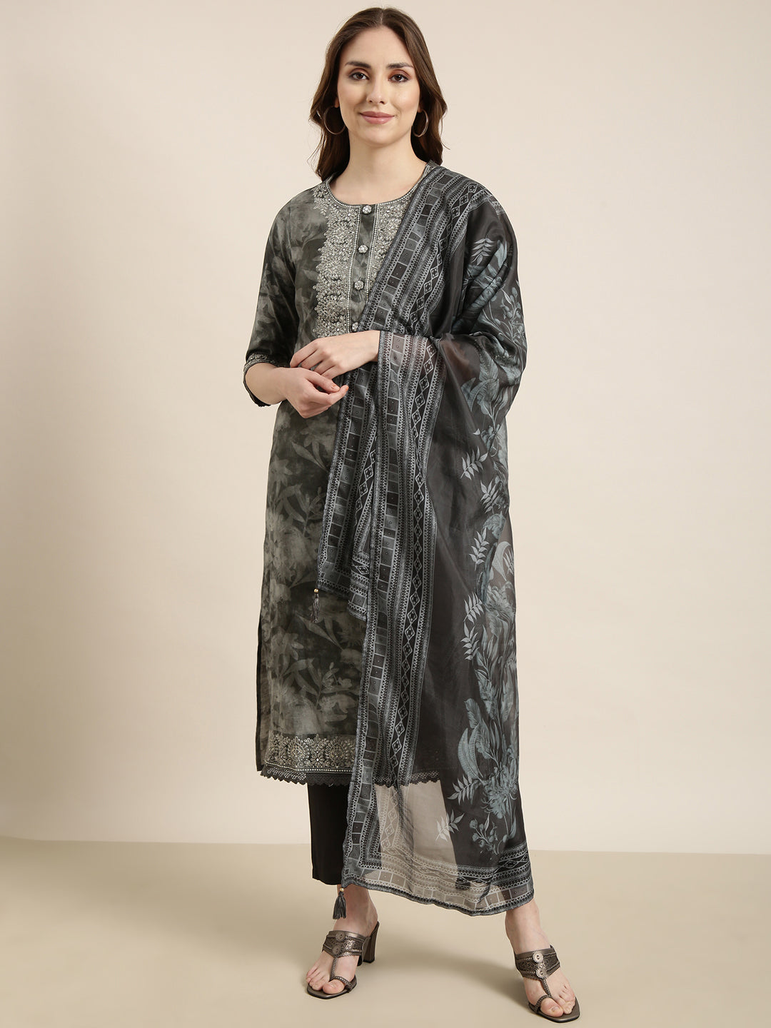 Women Straight Grey Floral Kurta and Trousers Set Comes With Dupatta