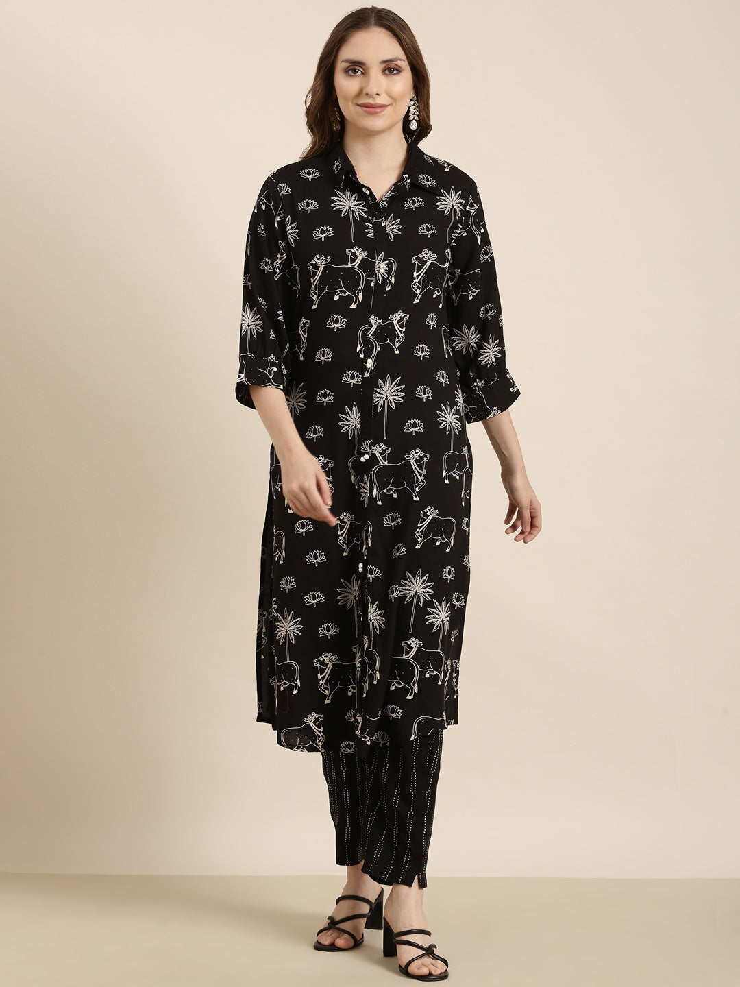 Women Straight Black Ethnic Motifs Kurta and Trousers Set