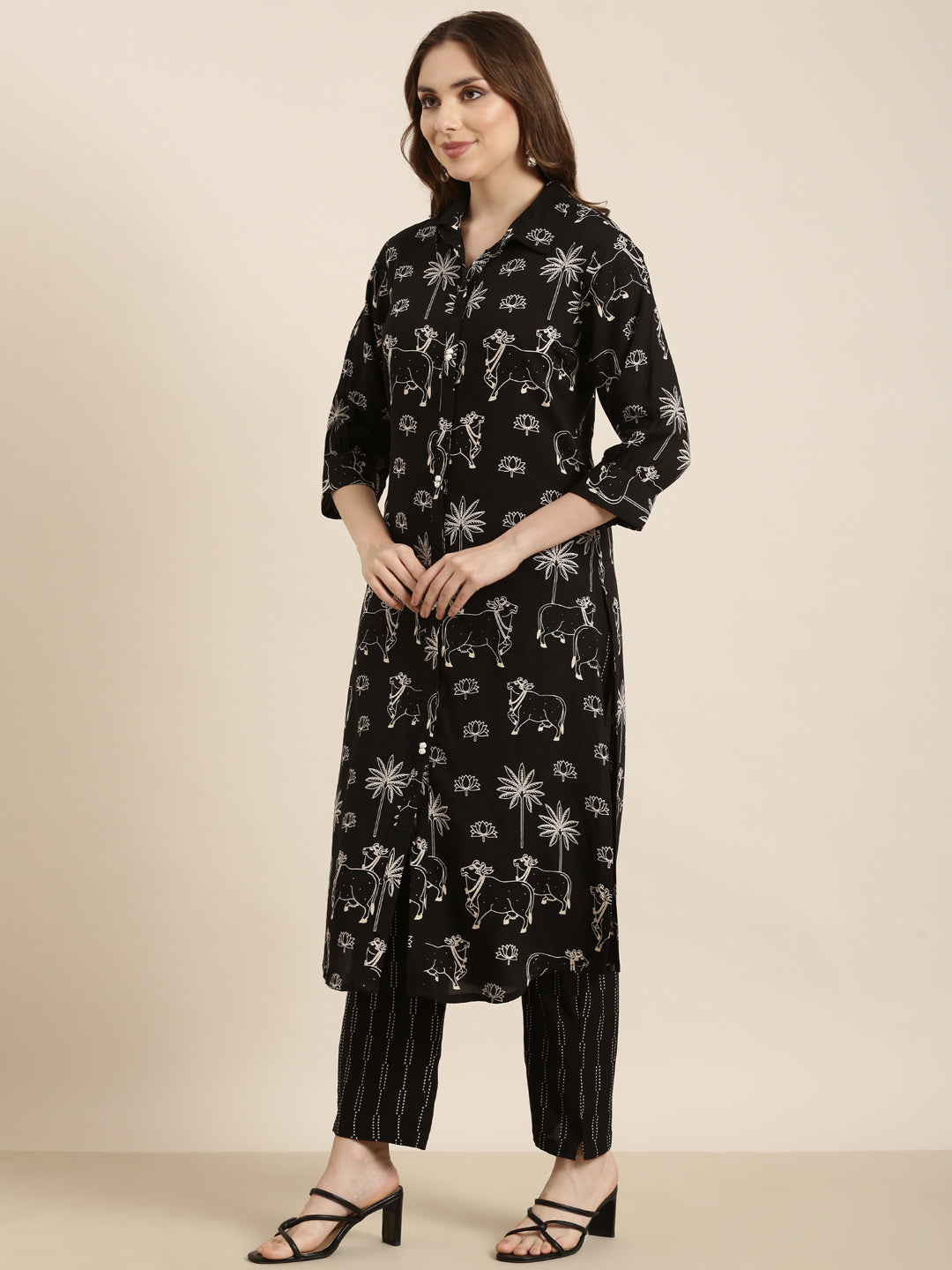 Women Straight Black Ethnic Motifs Kurta and Trousers Set