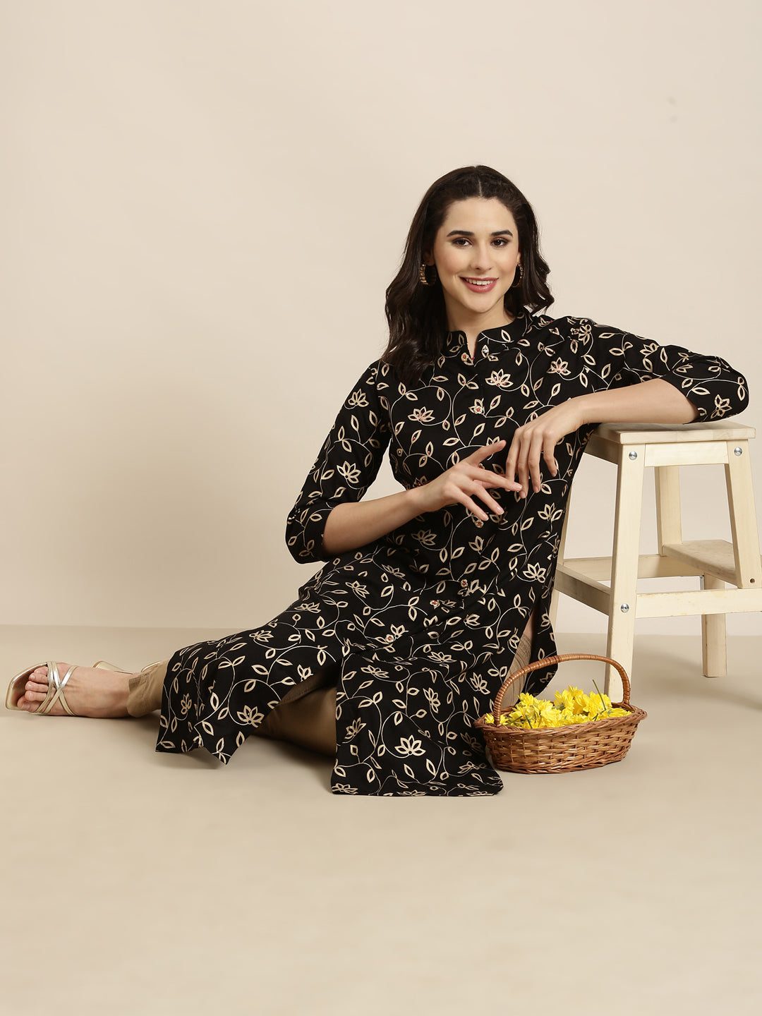 Women Straight Black Floral Kurta