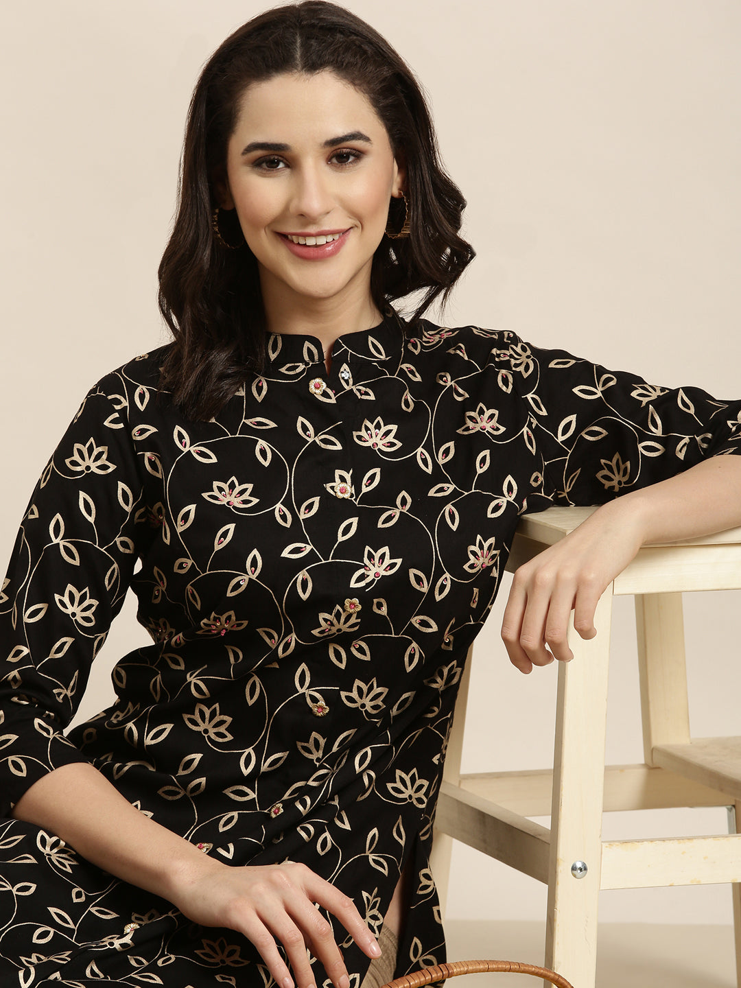 Women Straight Black Floral Kurta