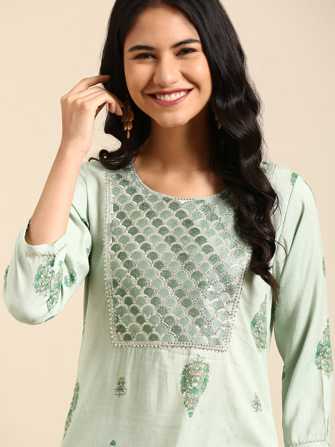 Women's Green Embellished Straight Kurta