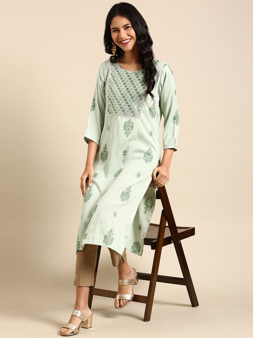 Women's Green Embellished Straight Kurta