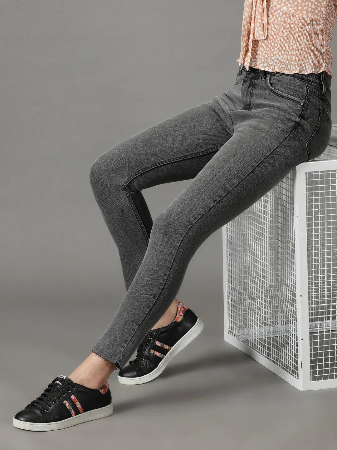 Women's Grey Solid Slim Fit Denim Jeans