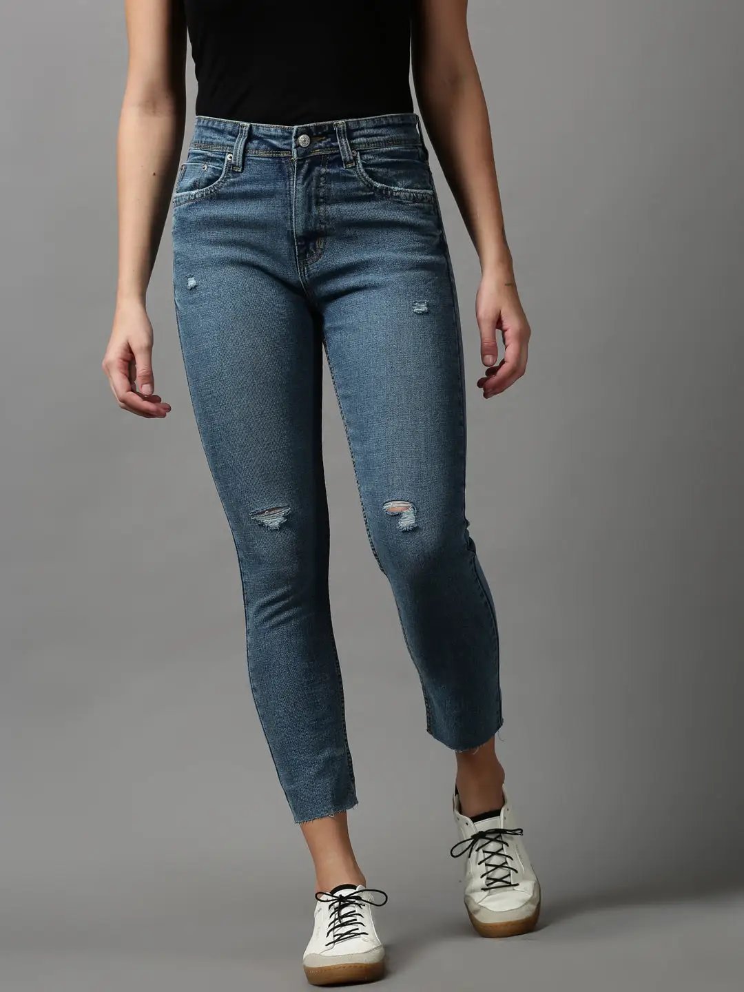 Women's Blue Slim Fit Mildly Distressed Light Fade Jeans