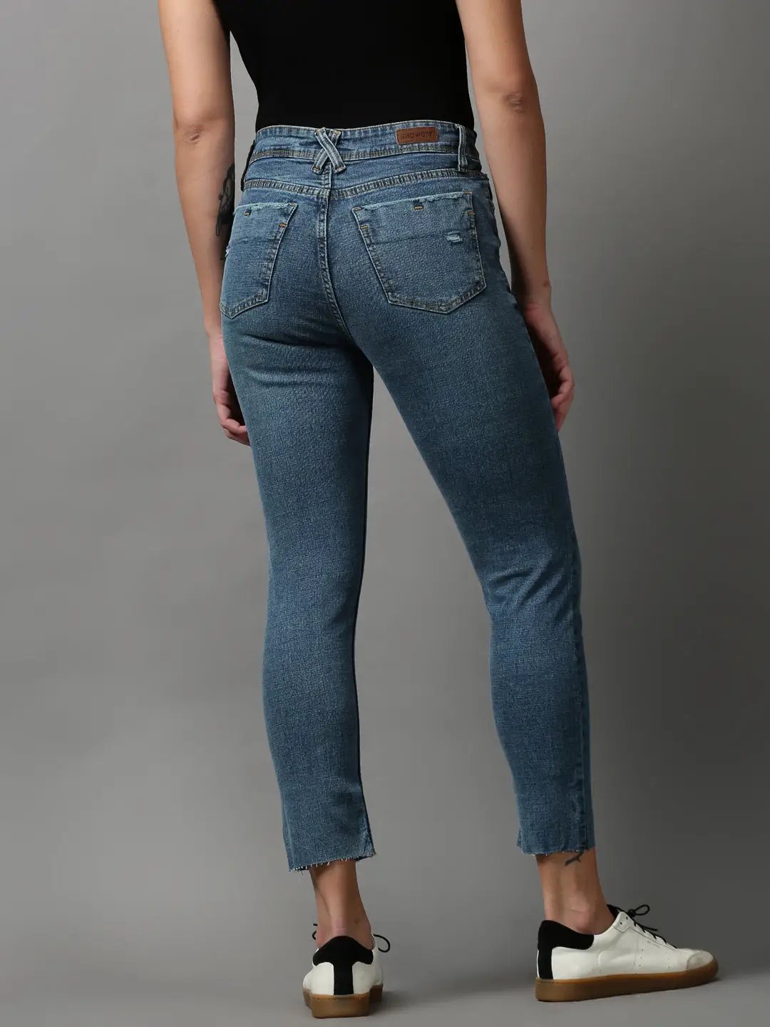 Women's Blue Slim Fit Mildly Distressed Light Fade Jeans