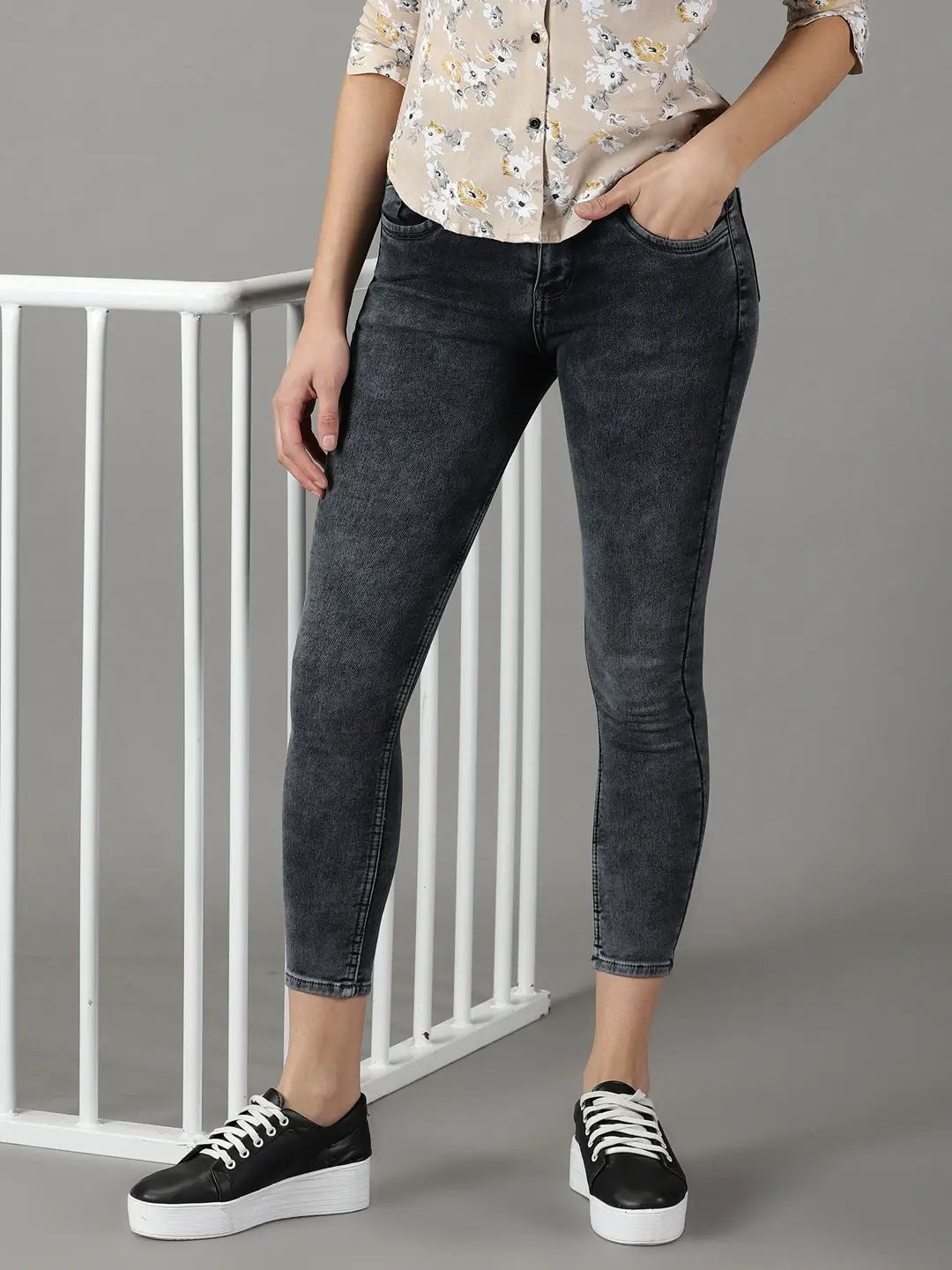 Women's Grey Solid Slim Fit Denim Jeans