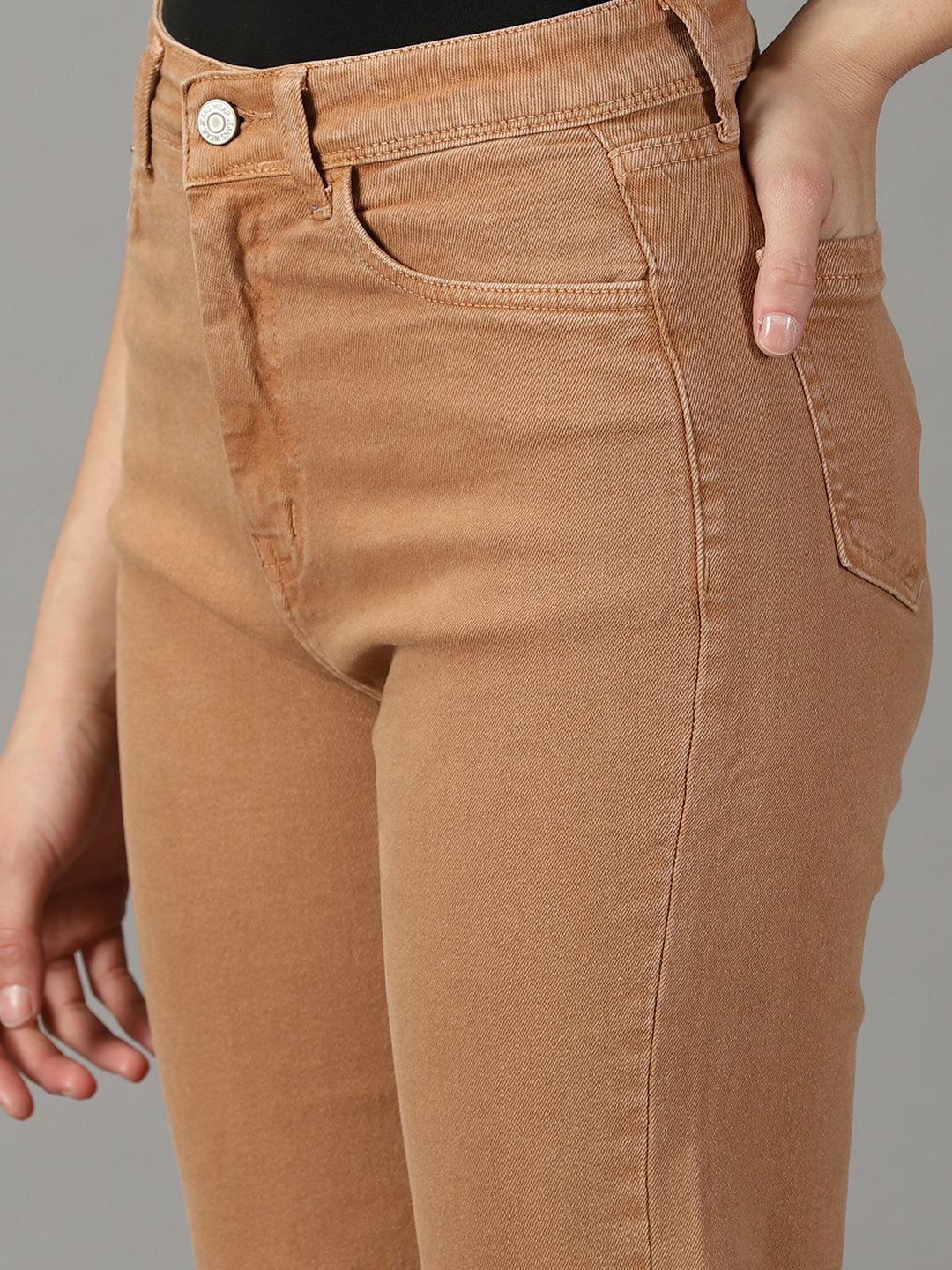 Women's Brown Solid Straight Fit Denim Jeans