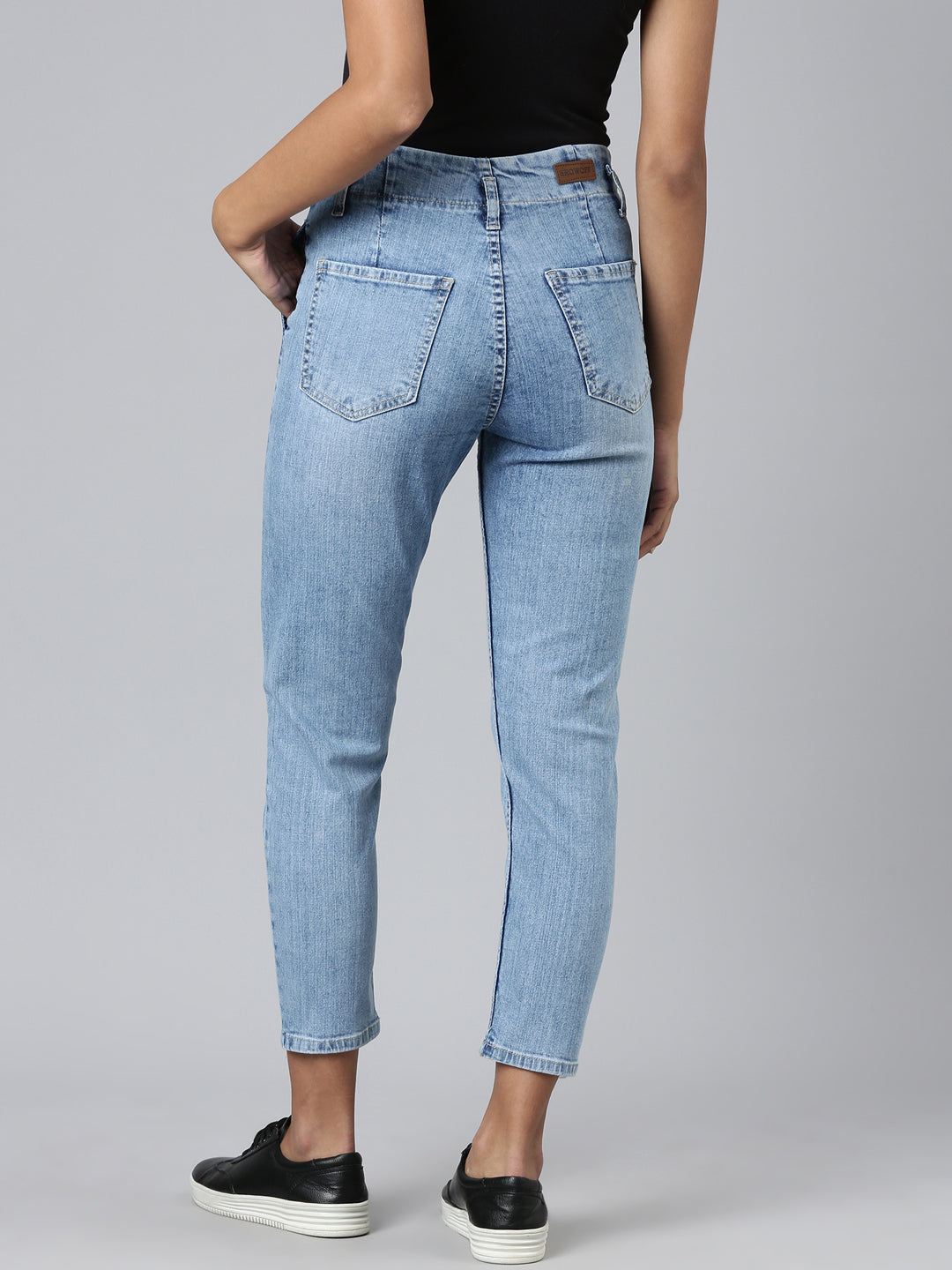 Women's Blue Mom Fit Light Fade Acid Wash Denim Jeans