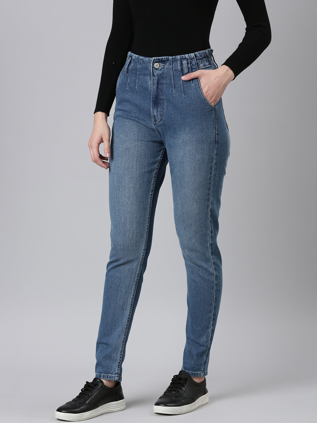 Women Blue Solid Mom Fit Denim Jeans