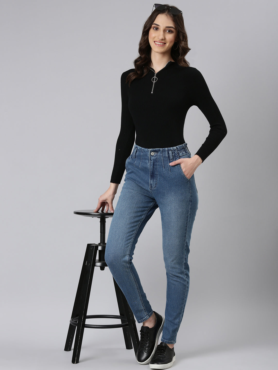 Women Blue Solid Mom Fit Denim Jeans