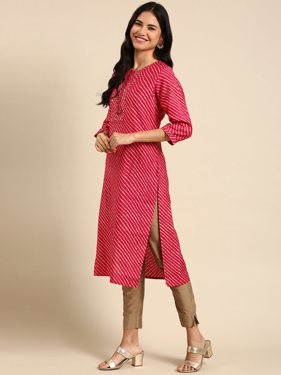 Women's Fuchsia Embellished Straight Kurta