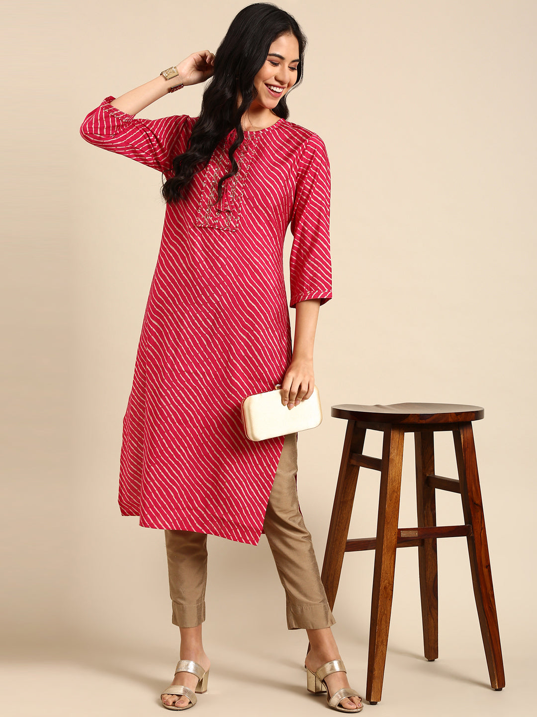 Women's Fuchsia Embellished Straight Kurta