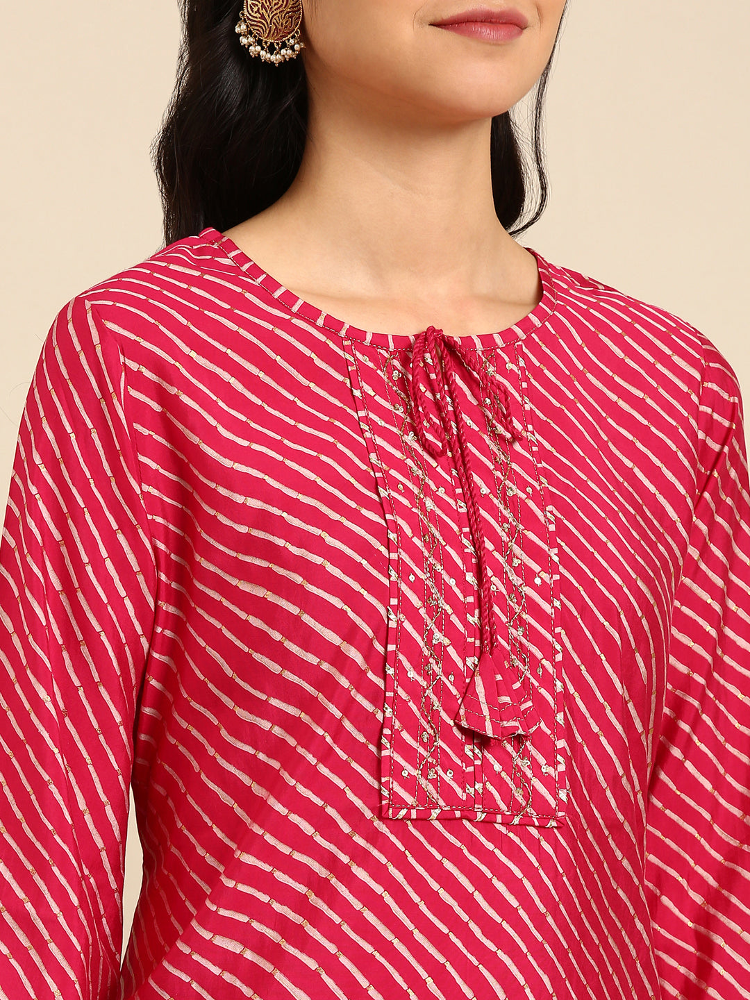 Women's Fuchsia Embellished Straight Kurta