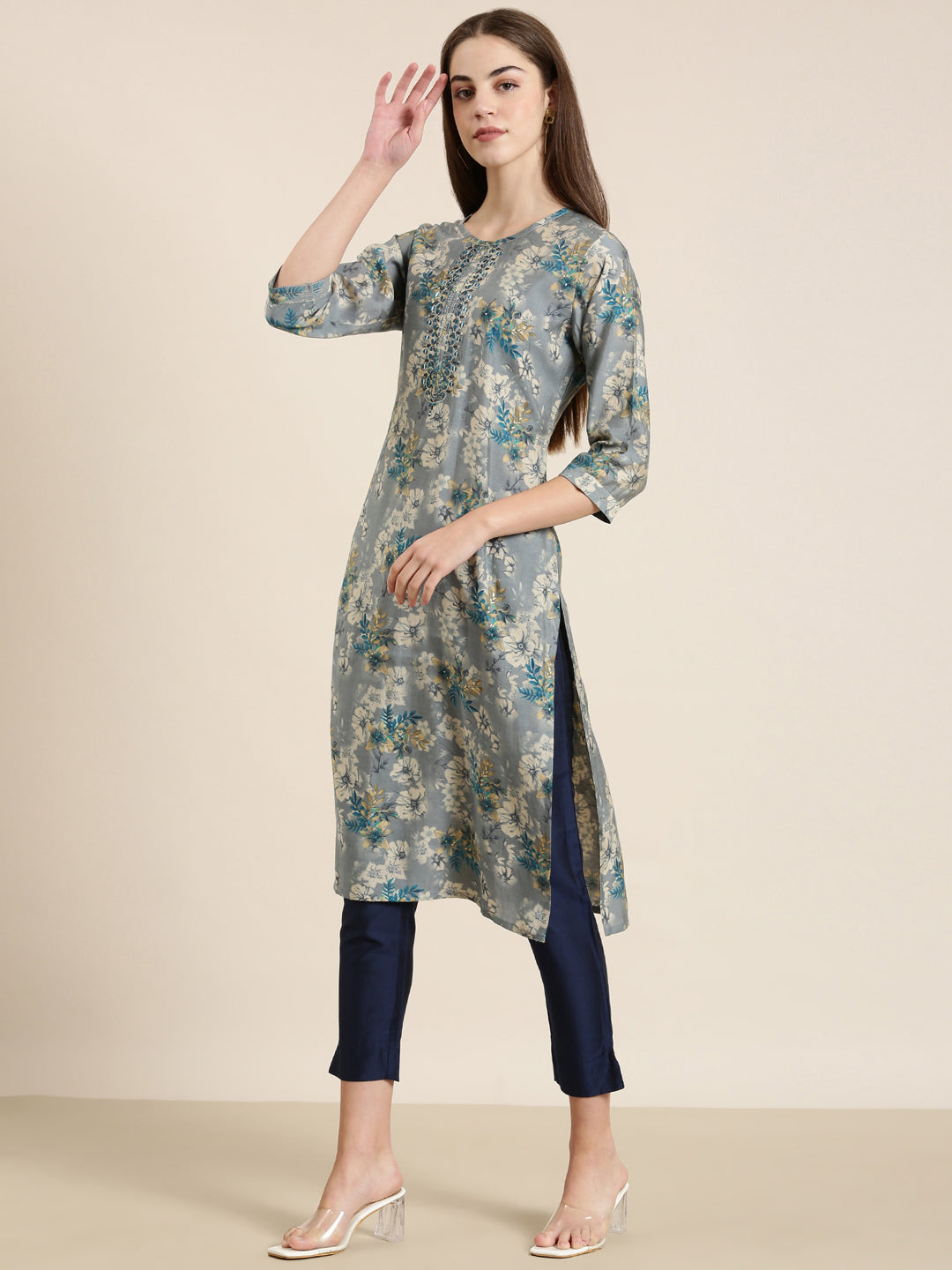 Women Grey Floral Straight Kurta