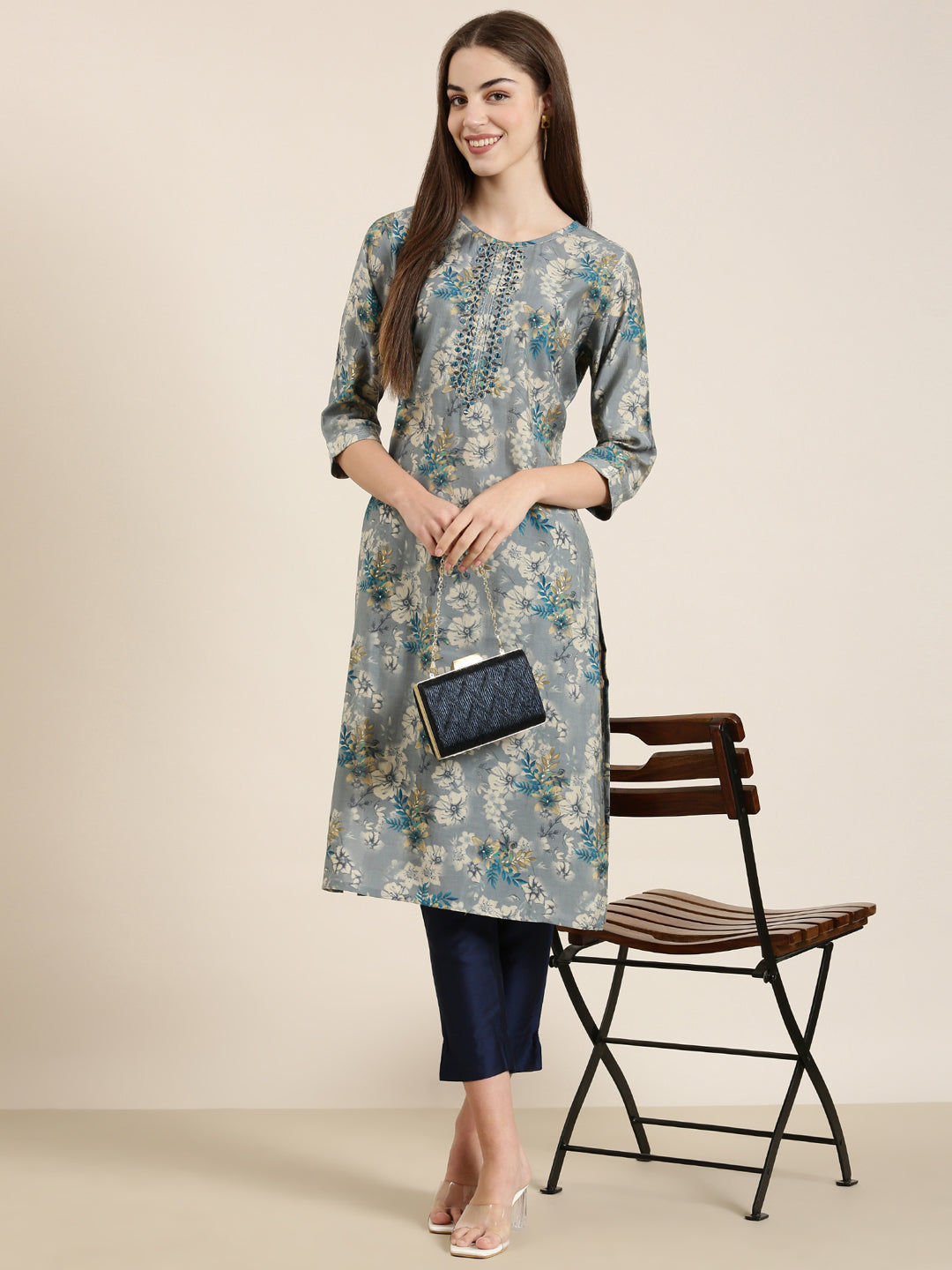 Women Grey Floral Straight Kurta