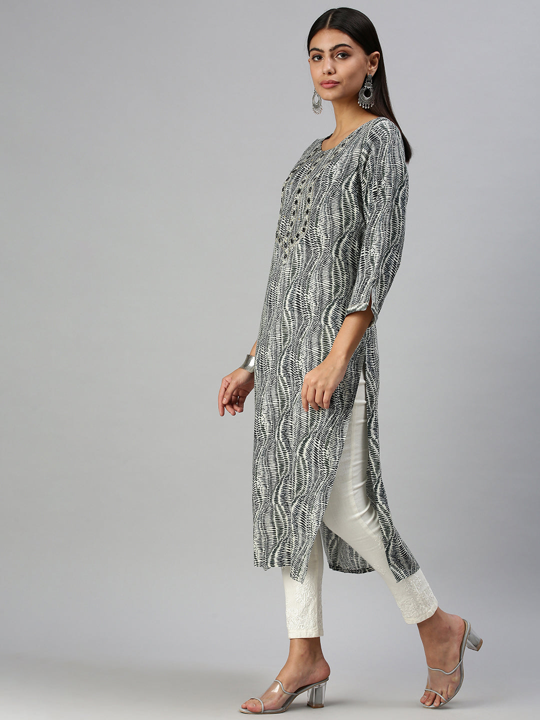 Women's Cream & Blue Printed Straight Kurta