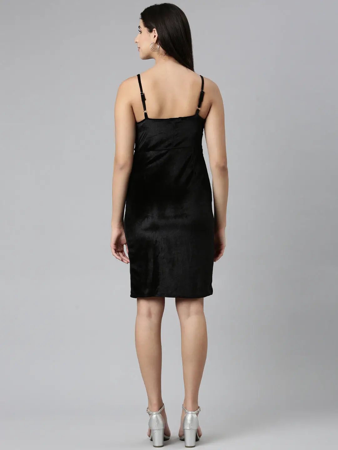 Women's Black Solid Sheath Dress