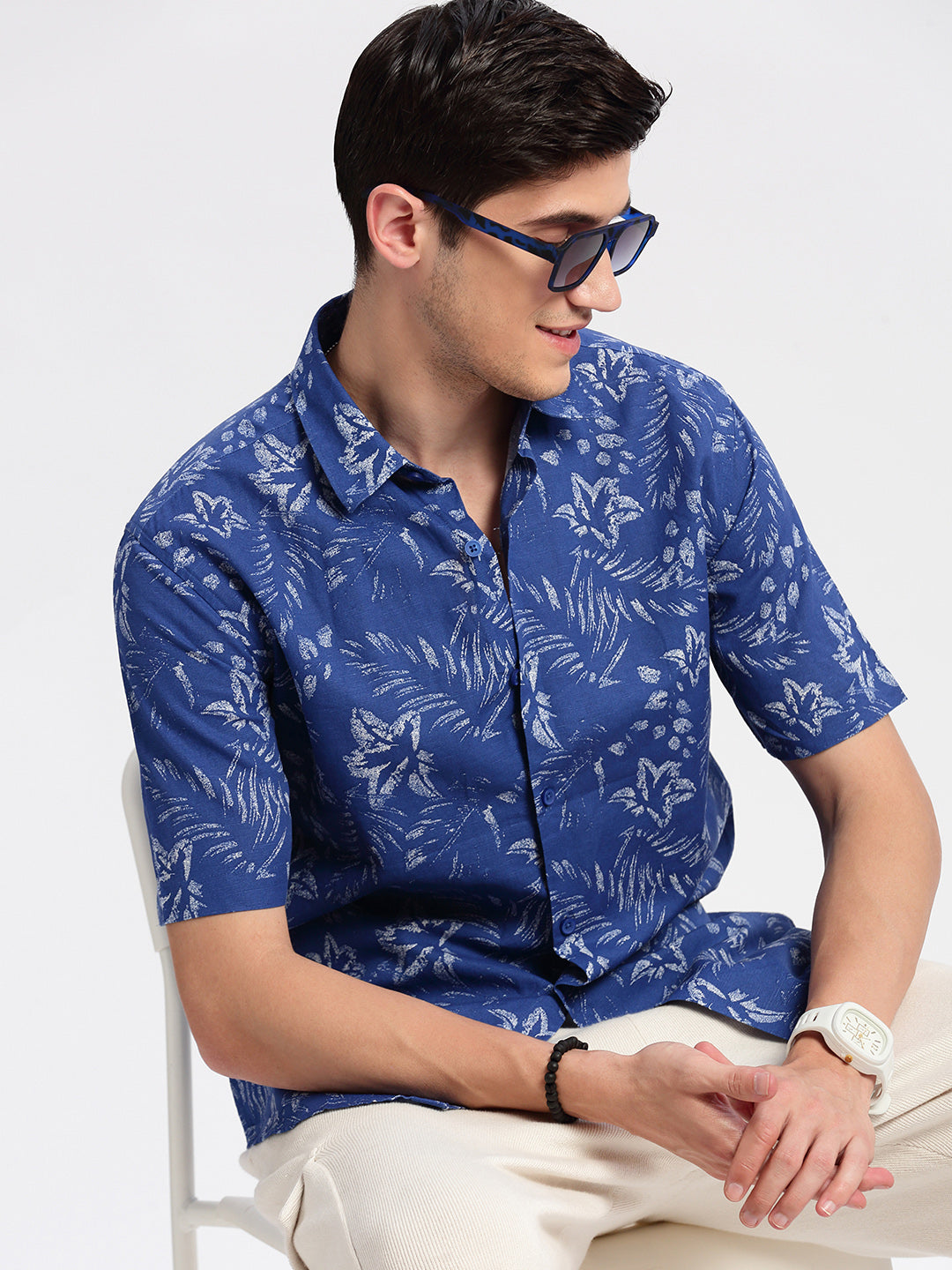 Men's Blue Standard Slim Fit Floral Printed Spread Collar Chambray Cotton Casual Shirt