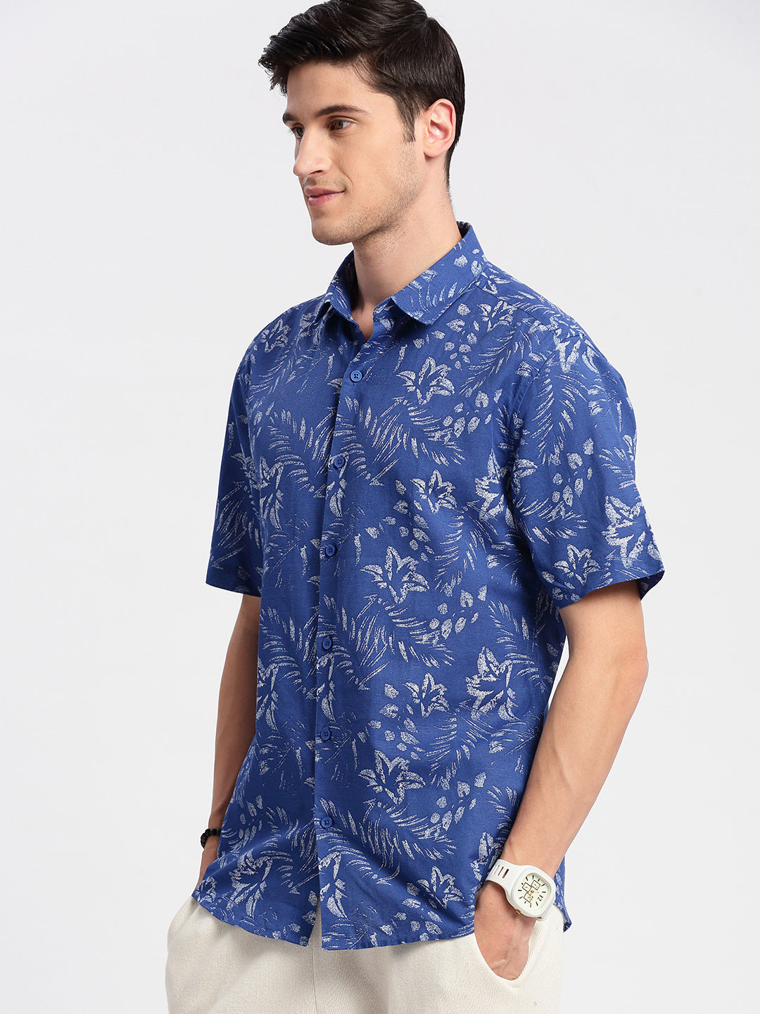 Men's Blue Standard Slim Fit Floral Printed Spread Collar Chambray Cotton Casual Shirt