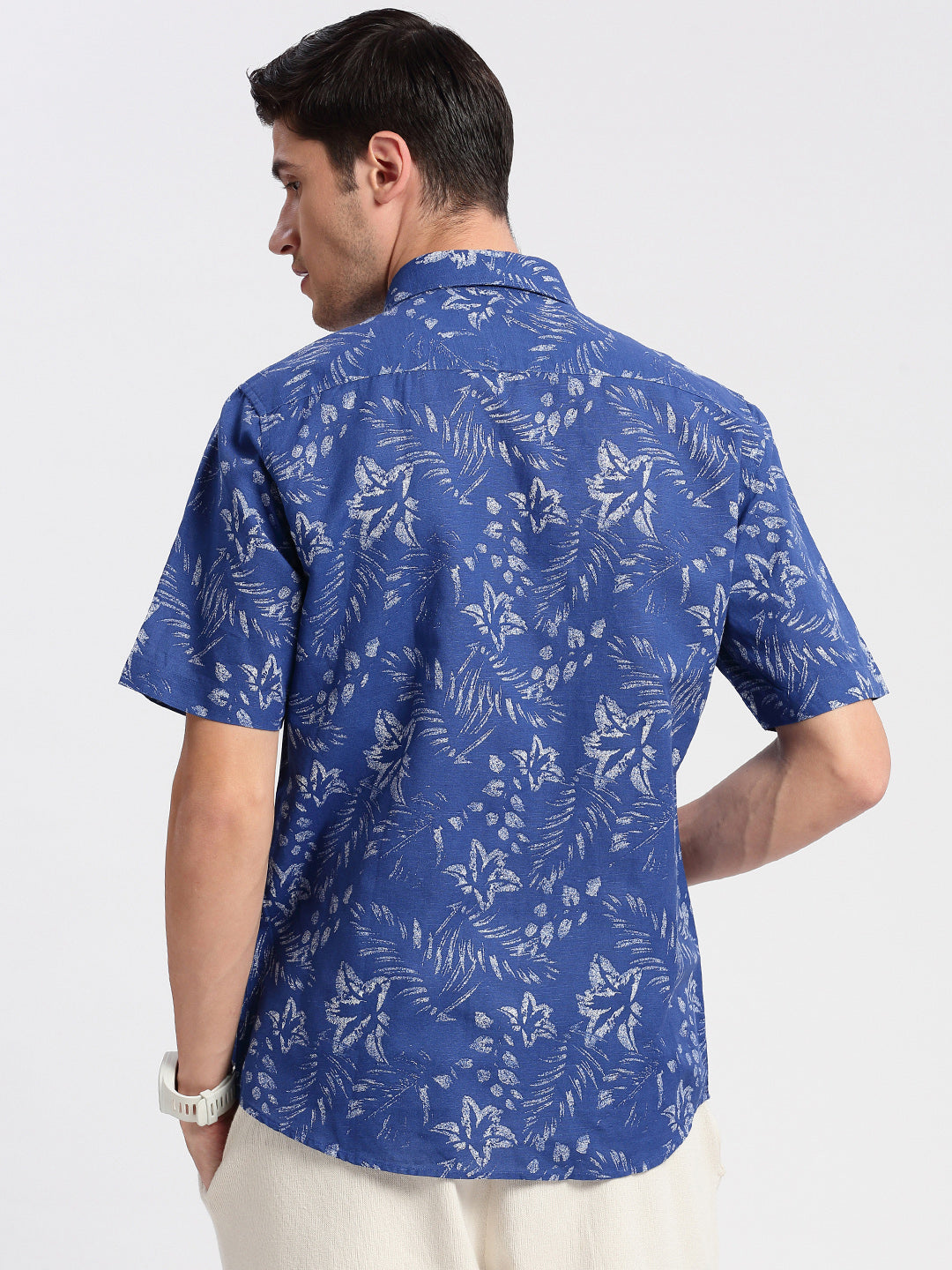 Men's Blue Standard Slim Fit Floral Printed Spread Collar Chambray Cotton Casual Shirt