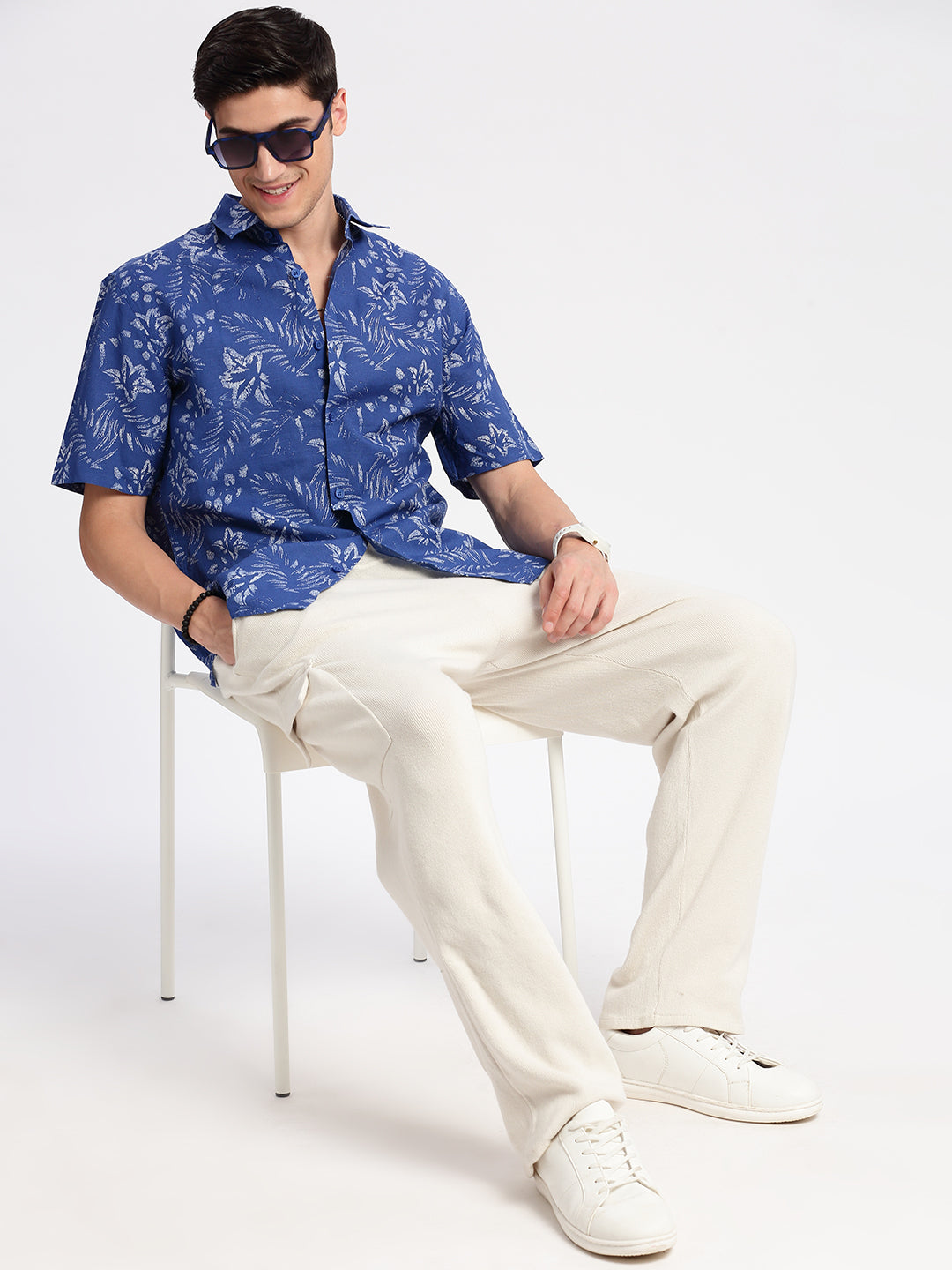 Men's Blue Standard Slim Fit Floral Printed Spread Collar Chambray Cotton Casual Shirt