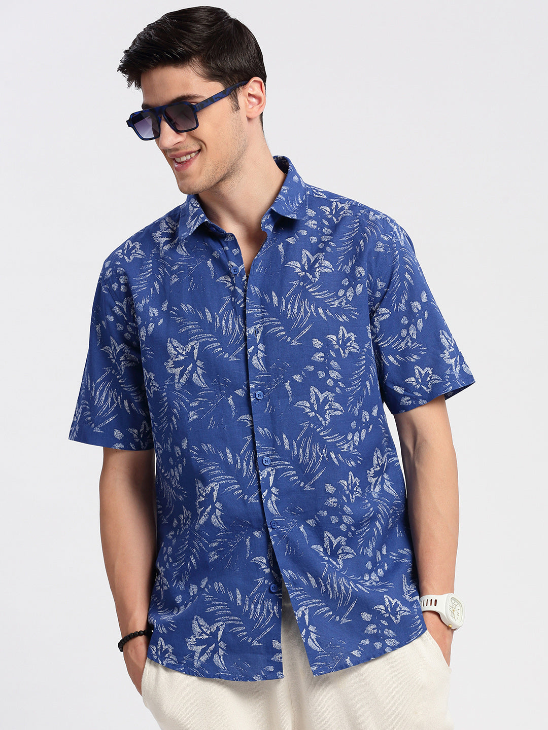 Men's Blue Standard Slim Fit Floral Printed Spread Collar Chambray Cotton Casual Shirt