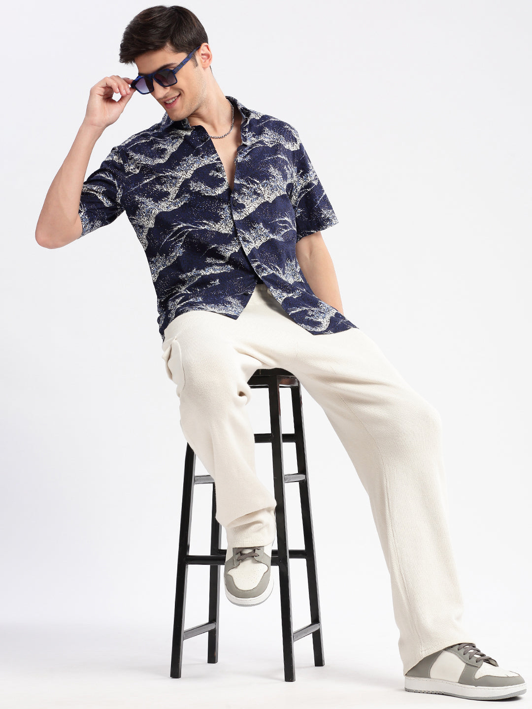 Men's Navy Blue Standard Slim Fit Printed Cotton Casual Shirt