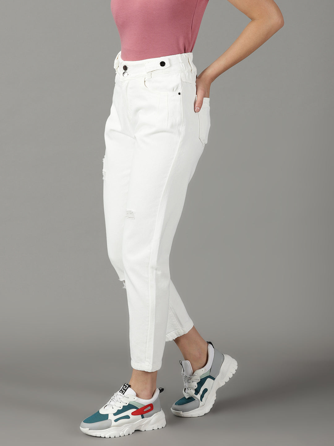 Women's White Solid Relaxed Fit Denim Jeans