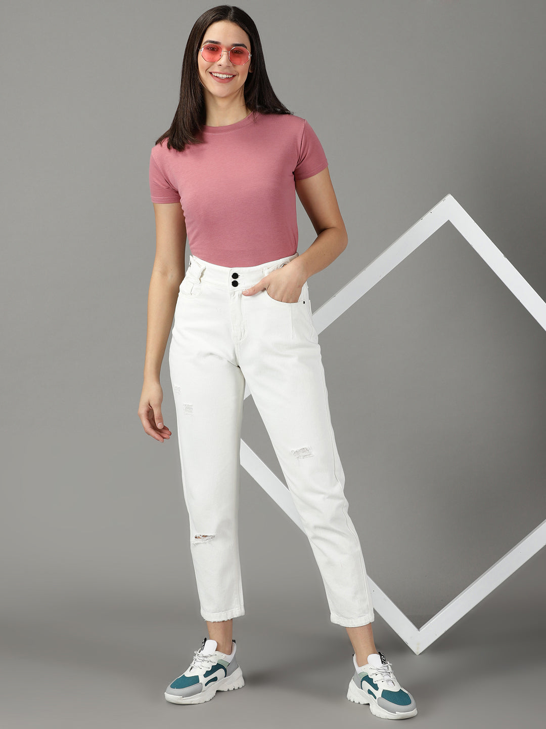 Women's White Solid Relaxed Fit Denim Jeans