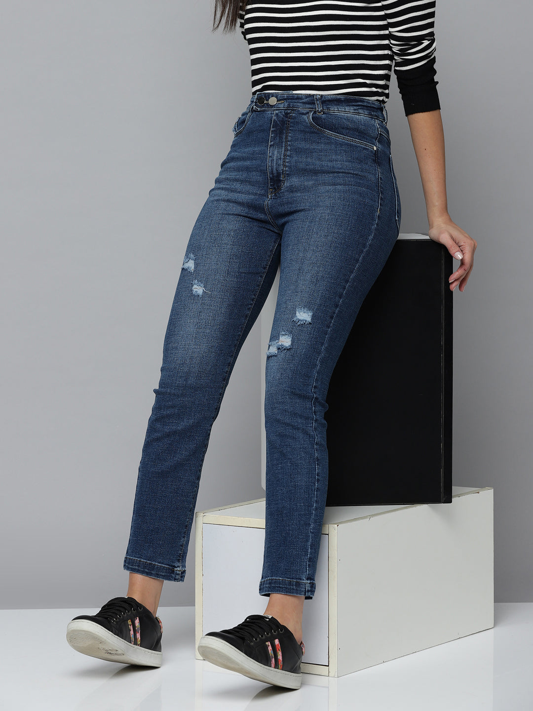 Women's Blue Solid Straight Fit Denim Jeans