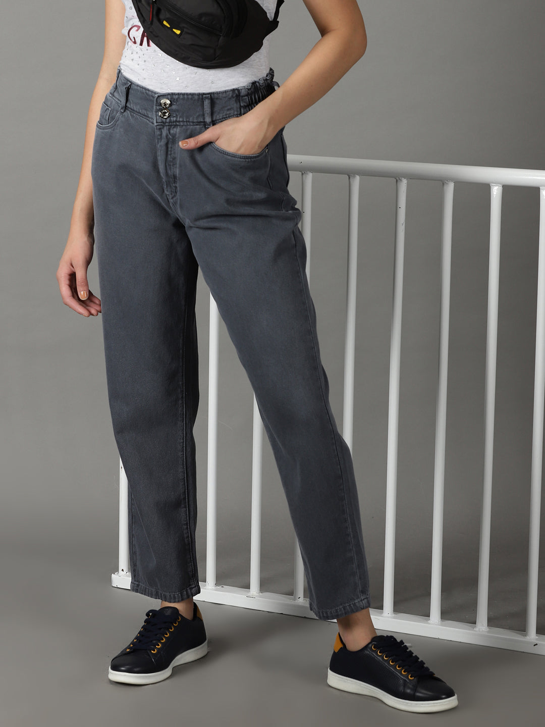 Women's Grey Solid Relaxed Fit Denim Jeans