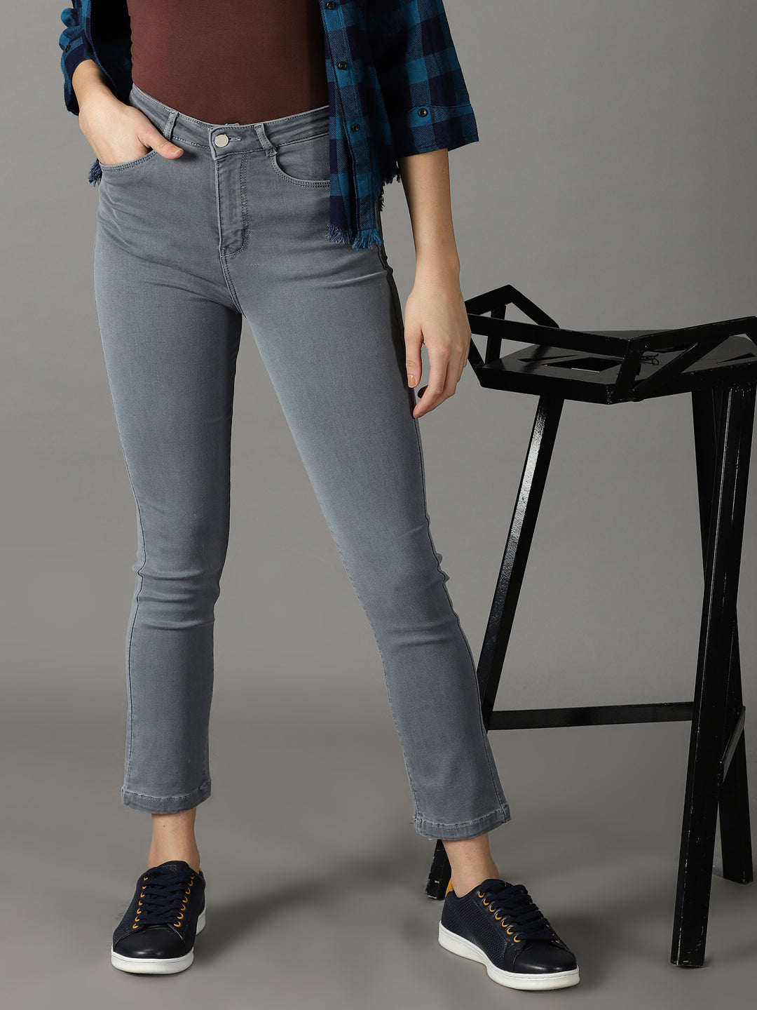 Women's Grey Solid Relaxed Fit Denim Jeans