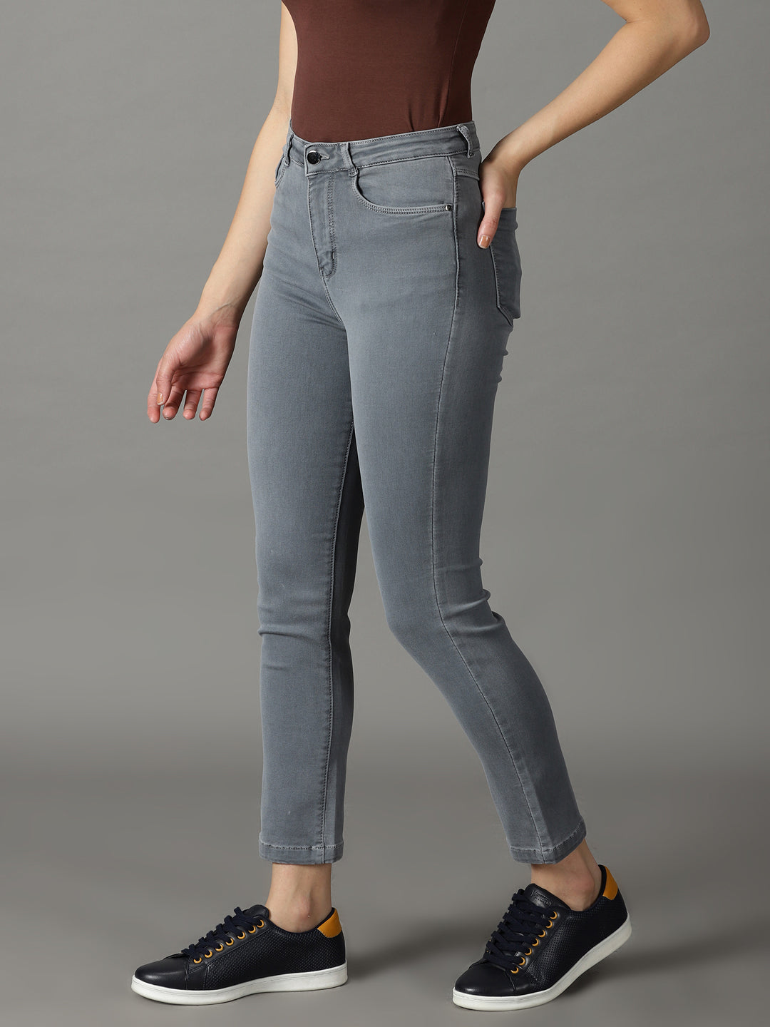 Women's Grey Solid Relaxed Fit Denim Jeans