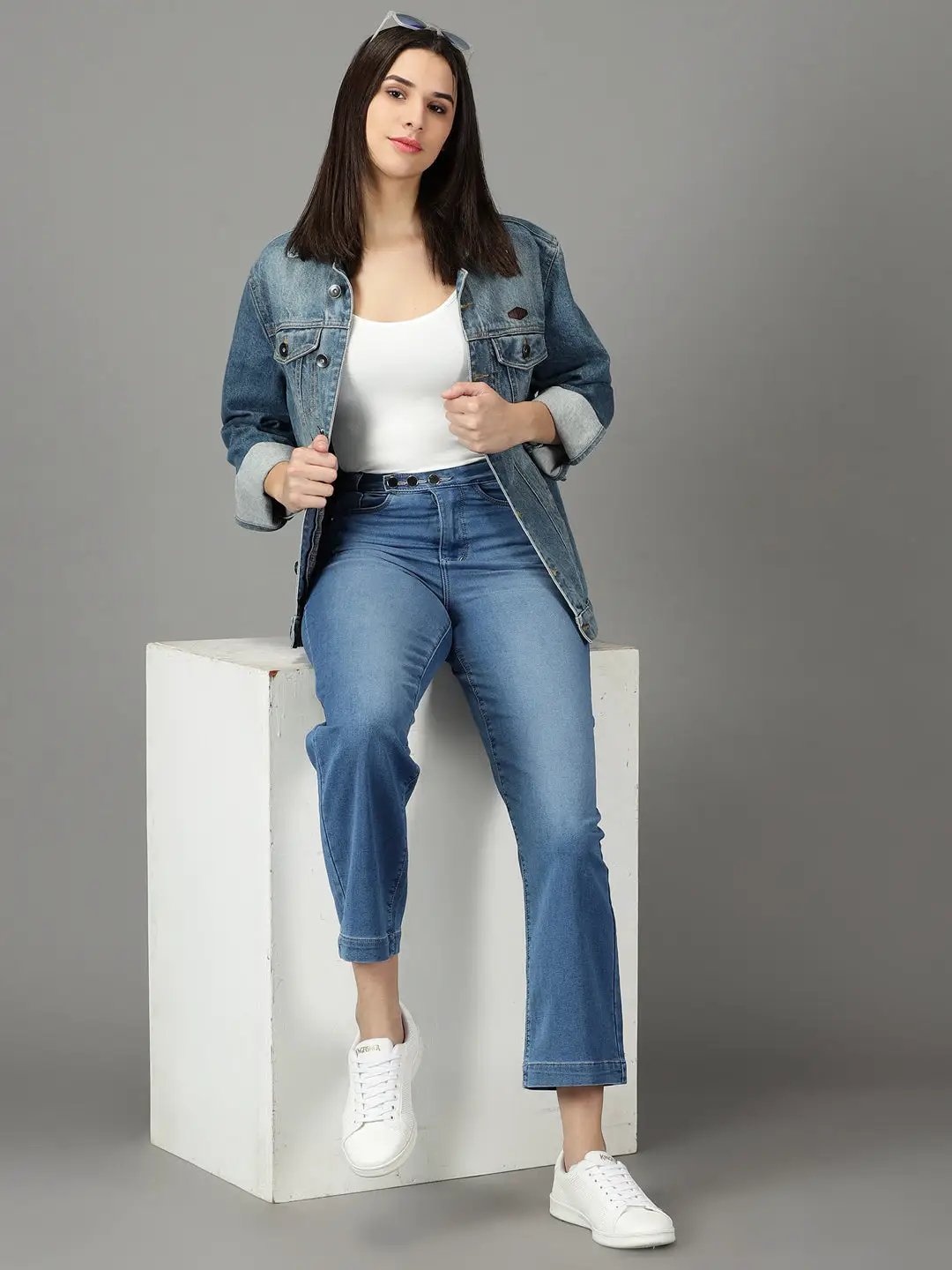 Women's Blue Straight Fit High-Rise Light Fade Stretchable Jeans