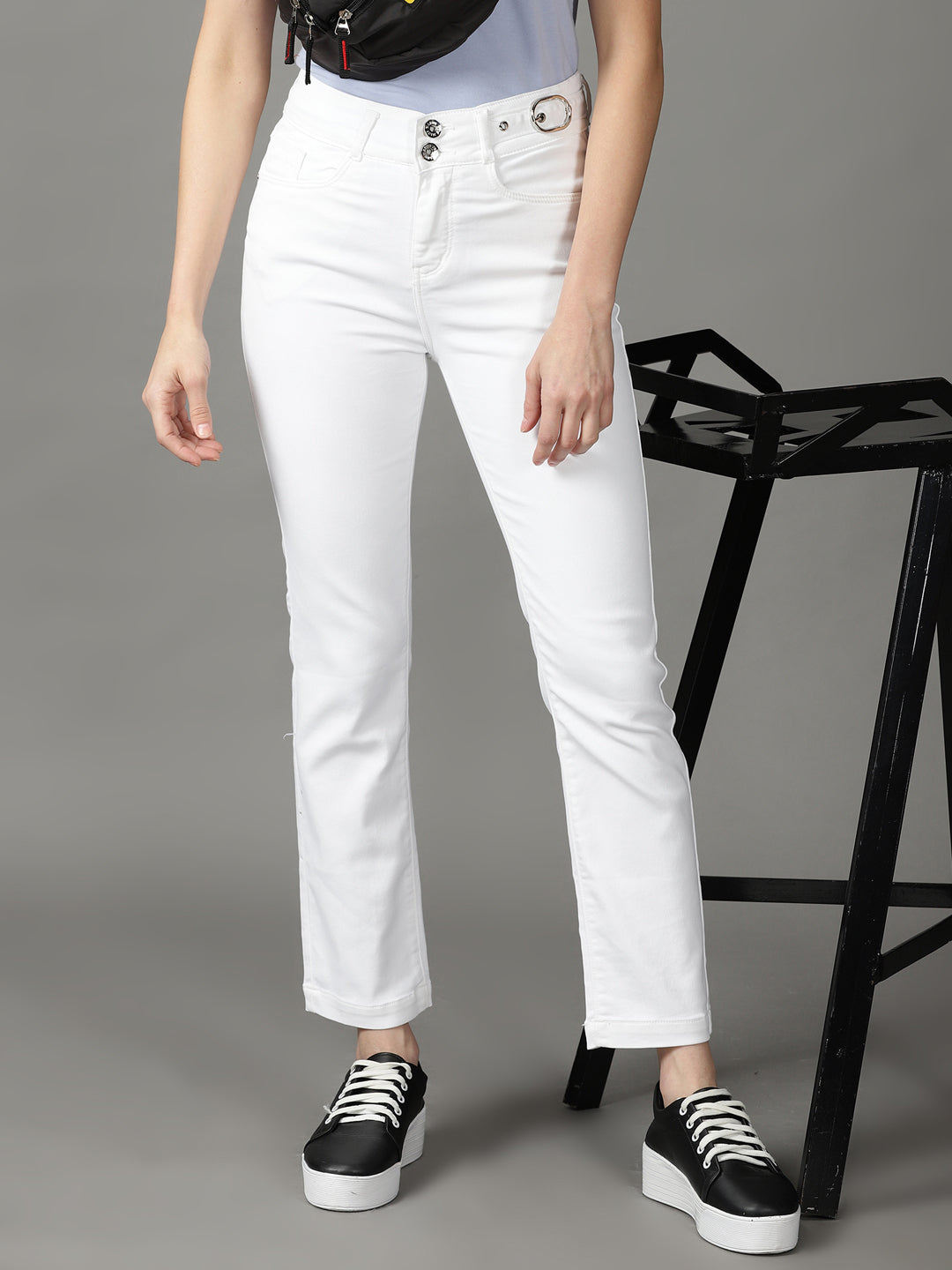 Women's White Solid Relaxed Fit Denim Jeans