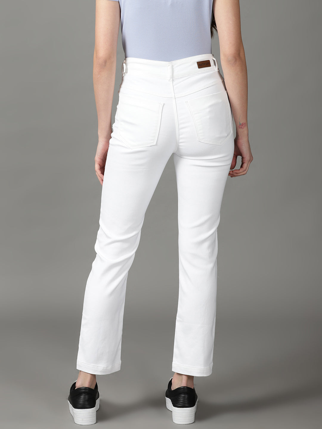 Women's White Solid Relaxed Fit Denim Jeans