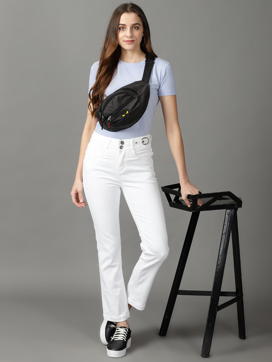 Women's White Solid Relaxed Fit Denim Jeans