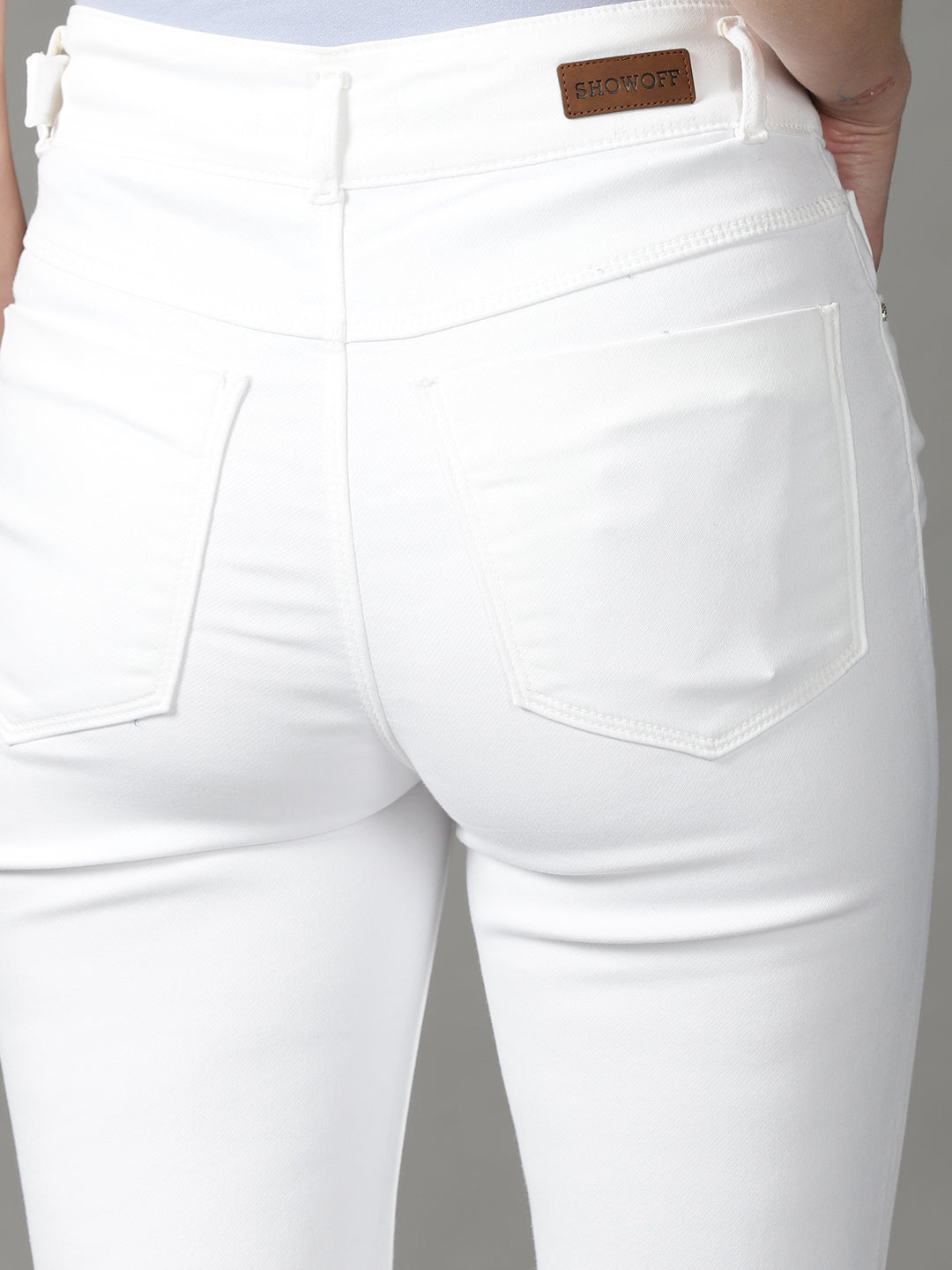 Women's White Solid Relaxed Fit Denim Jeans