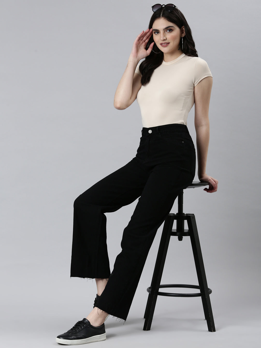 Women Black Solid Straight Fit Denim Jeans