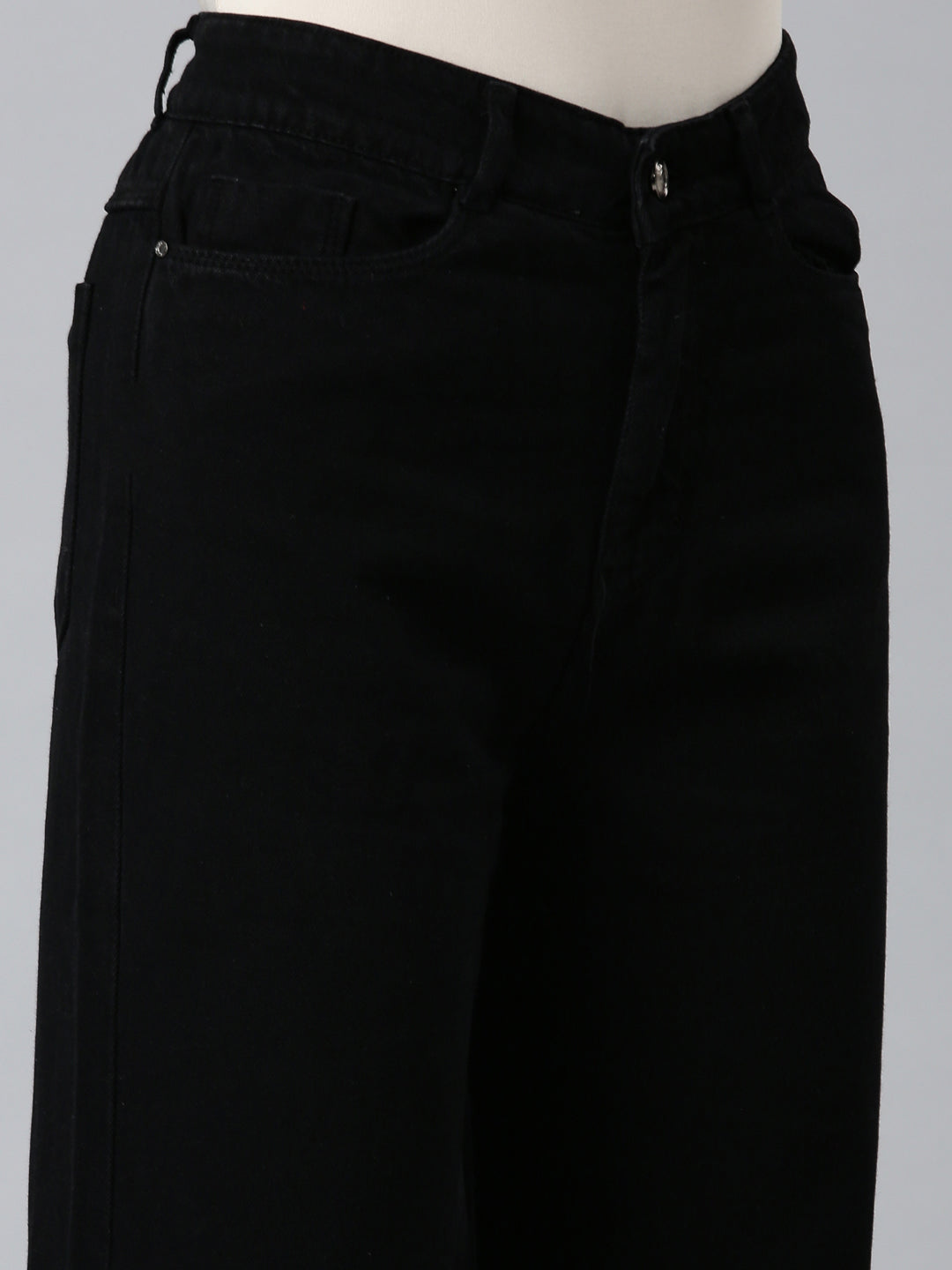 Women Black Solid Straight Fit Denim Jeans